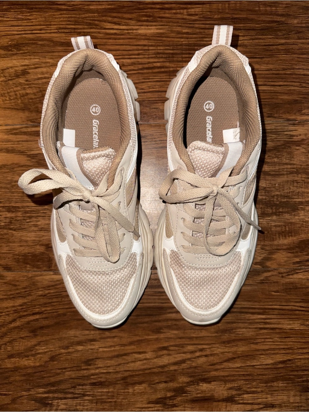 Deichmann chunky sneaker beige and white, size 9